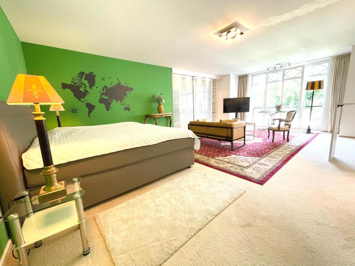 Doppelzimmer Gartenblick Villa Julian Аурих Экстерьер фото