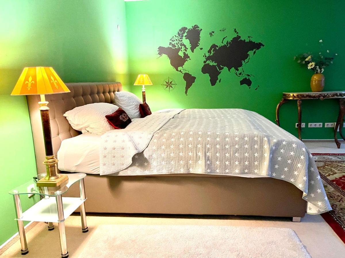 Doppelzimmer Gartenblick Villa Julian Аурих Экстерьер фото